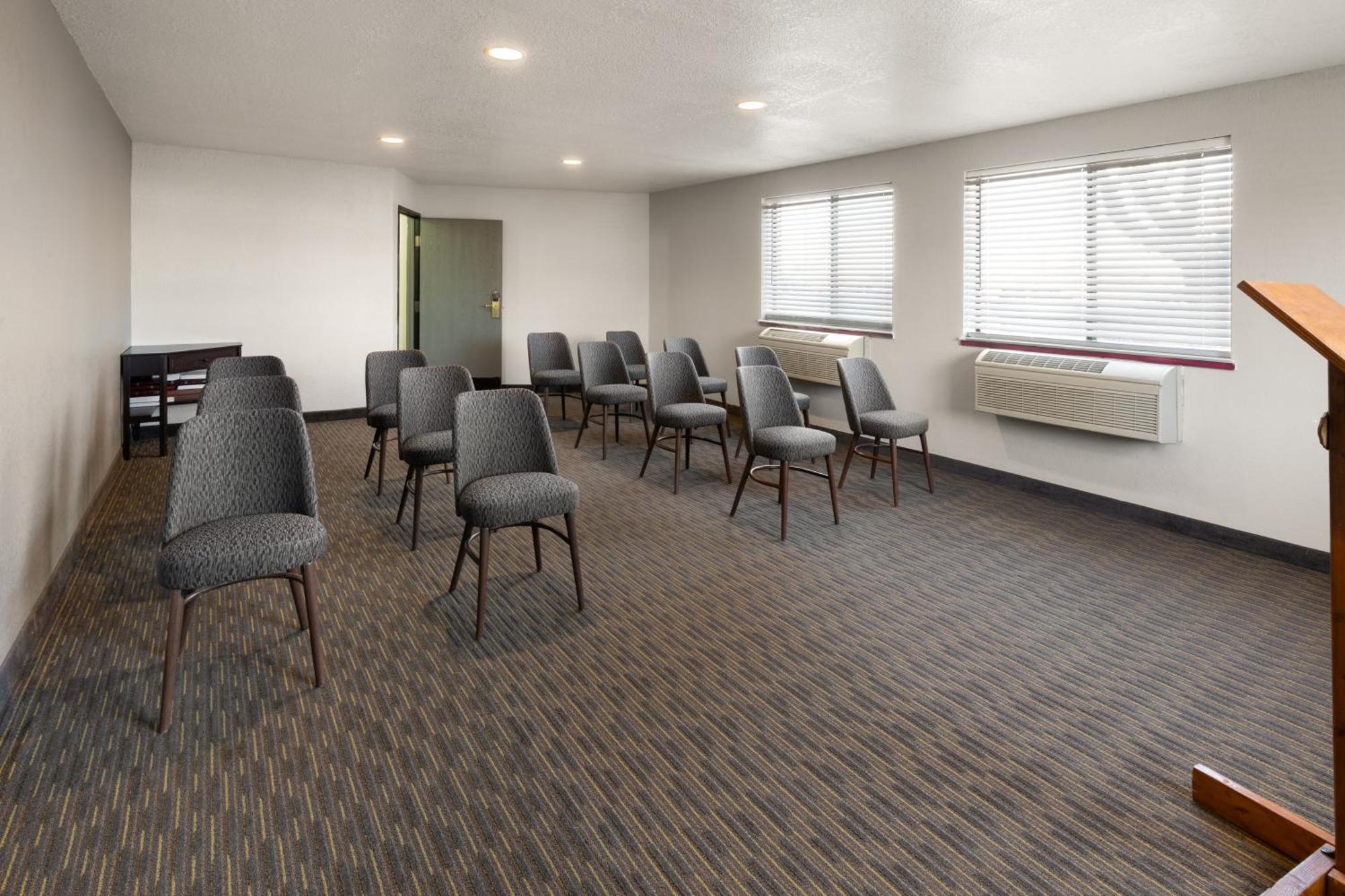 Hotel Sylo Denver Airport, A Ramada By Wyndham 2*