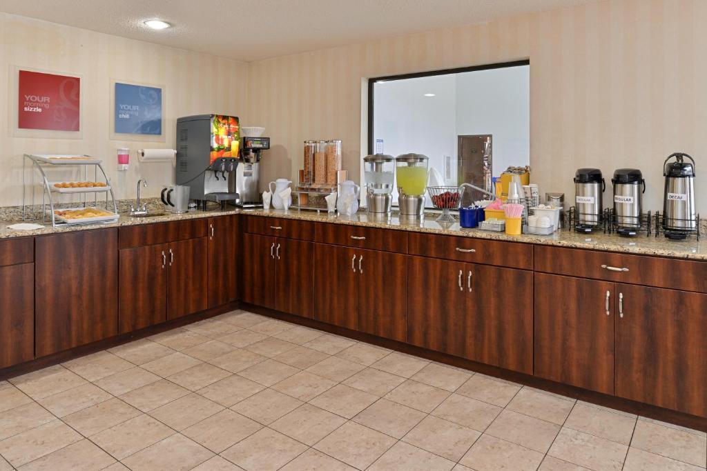 Hotel Sylo Denver Airport, A Ramada By Wyndham Aurora